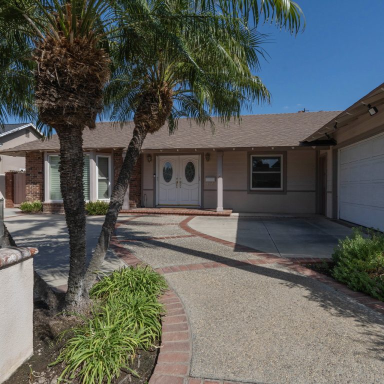 1045 E Carleton Ave (5 of 58)